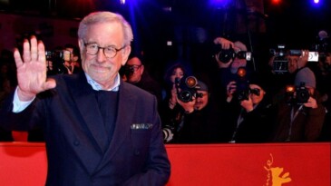 Steven Spielberg popüler filme övgüler yağdırdı