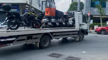 Motosiklet Sürücüleri İsyan Etti: Tek Çekiciyle Taşınan Araçlar Zarar Görüyor!